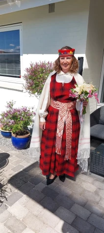 Ieva kāzu dienā bija izvēlējusies Lielvārdes tautastērpu.