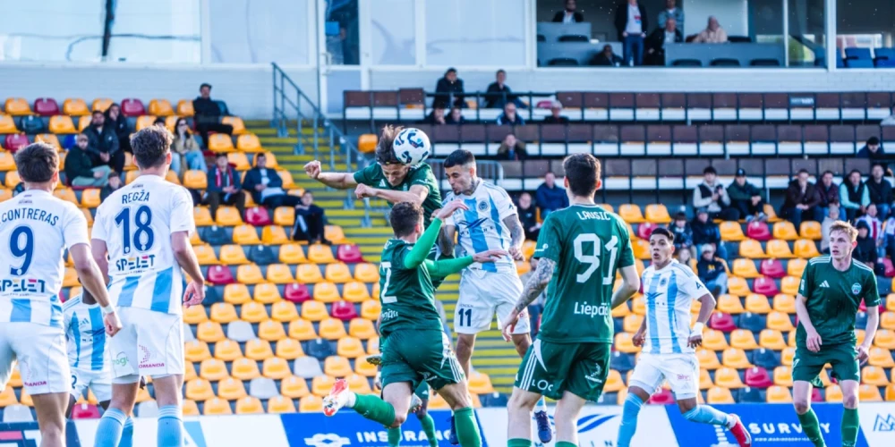 "Riga" Latvijas futbola virslīgas mačā uzvar "Liepāju" un nostiprinās turnīra tabulas pirmajā vietā. 