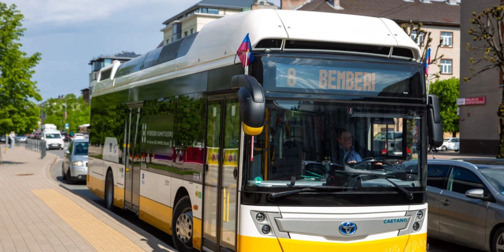 Pilsētas maršrutos testēs ar ūdeņradi darbināmu autobusu.