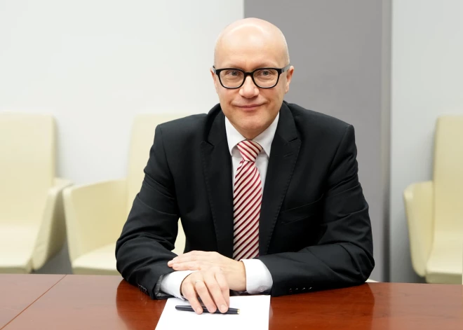 Стало известно, сколько платят главному надзирающему за латвийскими чиновниками