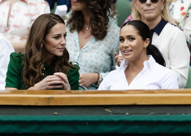 Incidents ap līgavas meitu kleitām iezīmēja Meganas un Keitas attiecību beigu sākumu, apgalvo karaļnama eksperti