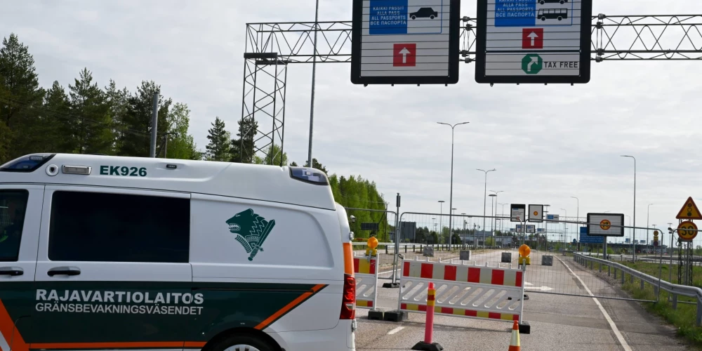 Satelītattēli atklājuši, ka Krievija pēdējos mēnešos ievērojami pastiprina savu militāro klātbūtni pie Somijas robežas.