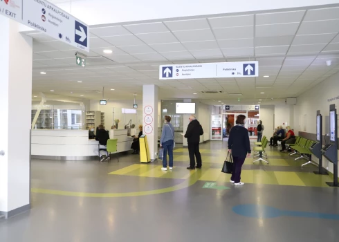 Pirmā reakcija bija meklēt palīdzību internetā. Taču izrādījās – tas bija solis nepareizajā virzienā. "Tā bija liela kļūda, jo, pirmkārt, šis resurss ir pilns ar neprecīzu, melīgu informāciju – te mārketinga, te vienkārši klikšķu ēsmas satura dēļ."