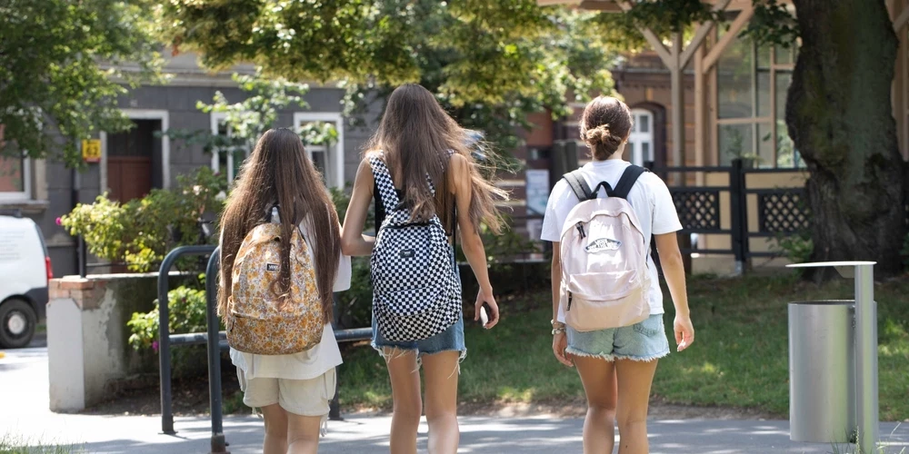 Sabiedrības stereotipi un dzimumlomu priekšstati aizvien attur lielu daļu meiteņu izvēlēties studijas un karjeru IT jomā.