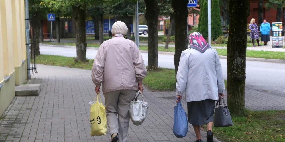 Katrs desmitais centienus turpināt sociālo dzīvi (11,9%) un finansiālo ieguvumu no darba (10,3%) minēja kā būtiskus motīvus.