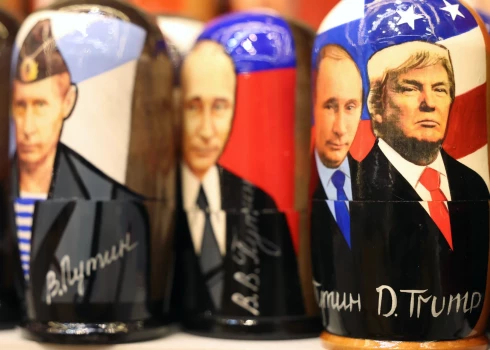 "Matrjoškas" rotaļlietas ar Krievijas diktatoru Vladimiru Putinu un ASV prezidentu Donaldu Trampu.