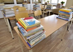 IZM grib visus skolēnus klātienē, bet atzīst – skolotāju un resursu tam nav