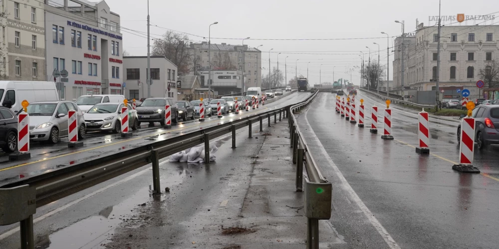 Jorģa Zemitāna tilta remontdarbi.
