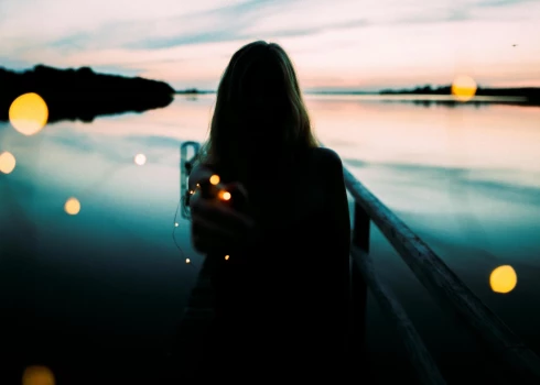 Šis gadījums aktualizēja jautājumus par AI uzticamību, ētiku un tā ietekmi uz personu attiecībām.