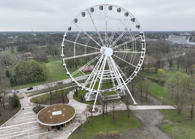 Как, уже?! Рижское колесо обозрения закрыто на техническое обслуживание