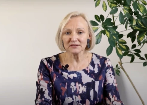 Par izmaiņām brīdinājuma kārtībā parādniekus informēja Rīgas pilsētas tiesas tiesnese Žanna Zujeva.