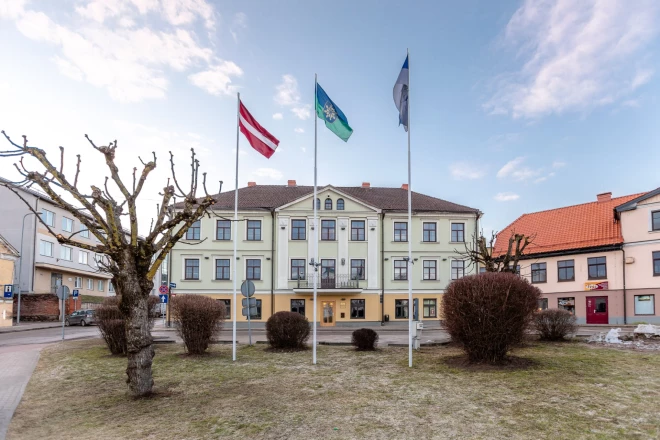 Uz Saldus novada domes 15 deputātu vietām pretendē 117 kandidāti no astoņiem sarakstiem.