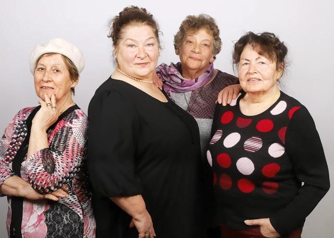 Līnijdeju kopas "Aizvējš" dejotājas: "Senioram nav jāsēž mājās"