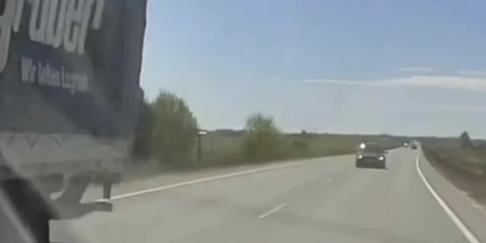 Situācija uz ceļa Palangā.