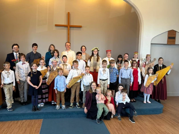 Latvieši Kanādas galvaspilsētā Otavā šī gada maijā svin Latvijas neatkarības atjaunošanas dienu un Latviešu skolas izlaidumu.