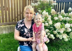 Ģimene ļoti lūdz sabiedrības palīdzību, lai mazā Klēra varētu runāt, rāpot un varbūt pat staigāt
