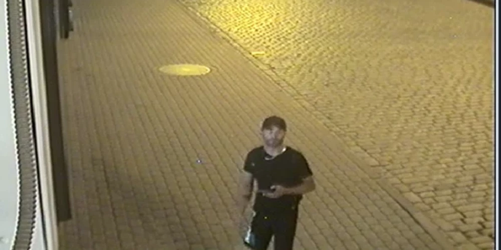 Pirmstiesas izmeklēšanas laikā tika izņemts videoieraksts, kurā redzama persona, kura, iespējams, saistīta ar noziedzīgo nodarījumu.