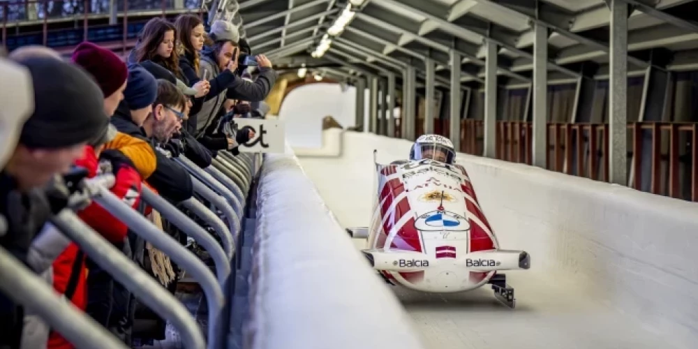 Latvijas bobsleja ekipāža Siguldas trasē.