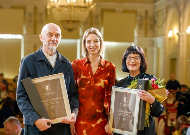FOTO: Rīgā apbalvoti talantīgākie kultūrizglītības nozares audzēkņi un skolotāji