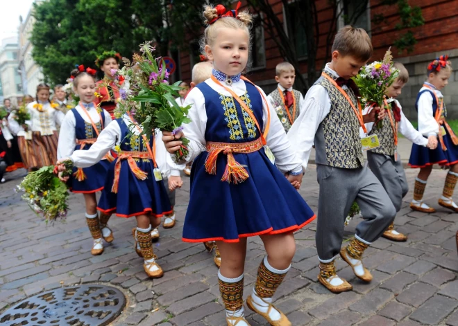 10 дней за 10 евро - во время Праздника песни и танца в Риге введут специальные проездные