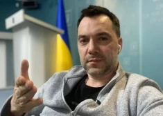 "Zelenskis gatavojas vēlēšanām!" kādreizējais sabiedrotais Arestovičs sasaista Ukrainas prezidentu ar slepkavību Madridē 