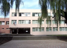 Sešas Rīgas vidusskolas no septembra kļūs par pamatskolām