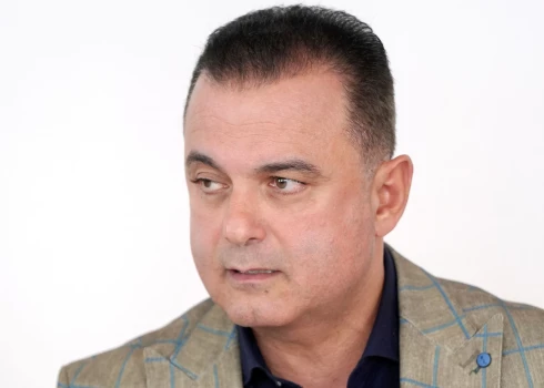 Veselības ministrs Hosams Abu Meri (JV).