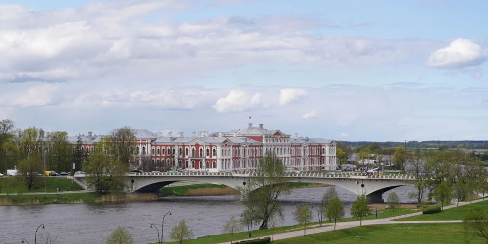 Brīdina par ūdenslīmeņa paaugstināšanos Lielupes un Daugavas baseina upēs.