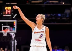 Labākā dāvana. Kitija Laksa dzimšanas dienā veiksmīgi debitē WNBA