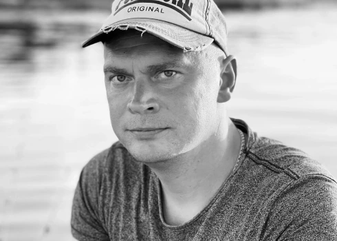 Jānis pazuda 1. maijā pie Rumbulas, kad Daugavā apgāzās laiva ar trim cilvēkiem. Ģimene sociālajos tīklos lūdza līdzcilvēku palīdzību, lai iesaistītos Jāņa meklēšanā. 