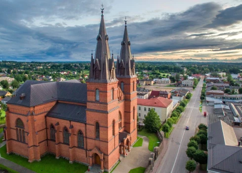 Uz Rēzeknes pilsētas domes 13 deputātu vietām pretendē 133 kandidāti no desmit sarakstiem.