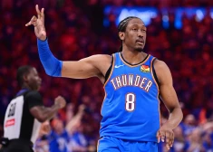 NBA zvaigznei piespriež naudassodu par nepiemērotu uzrakstu uz krekla