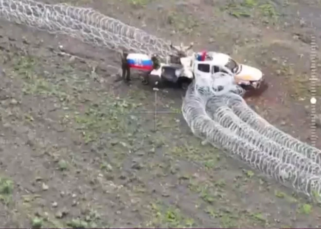 Okupanti inscenē frontes līnijas pārraušanu, nofotgrafējas un pēc tam tiek likvidēti