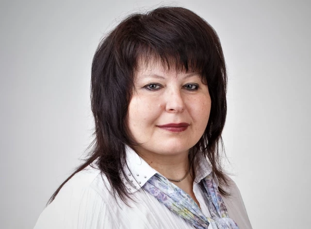 Labējos nacionāļus uz uzvaru Rēzeknē ved Rēzeknes Tehnoloģiju akadēmijas asociētā profesore un pētniece Ērika Teirumnieka.