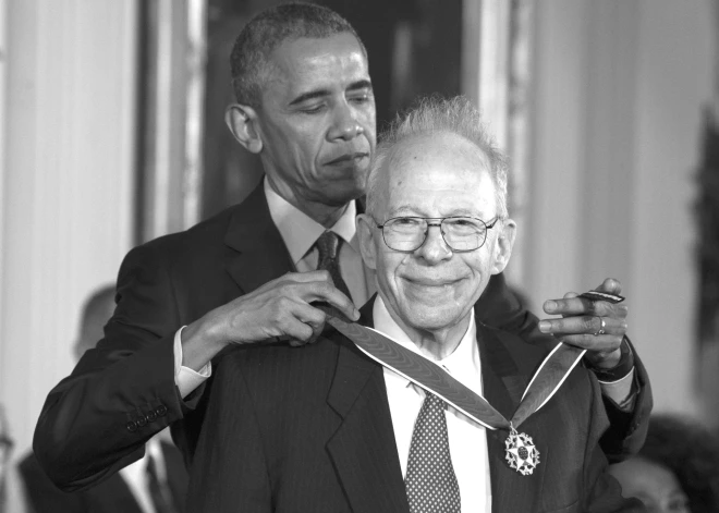 Mūžībā devies Ričards Garvins - cilvēks, kurš radīja pasaulē pirmo kodoltermisko bumbu