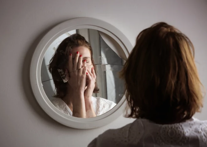 Кожа и гормоны: как эстроген, кортизол и щитовидка меняют ваше отражение в зеркале