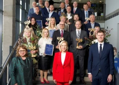 VID pasniedz gada balvas lielākajiem nodokļu maksātājiem visos Latvijas reģionos