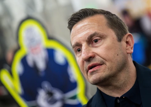 Somijas karoga nesējs 2010. gada Vankūveras olimpisko spēļu atklāšanas ceremonijā Ville Peltonens Stokholmā tika redzēts jau 12. maijā.