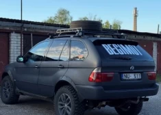 Automašīna ar kuru aizbrauca Daniels Ernests Lejnieks.
