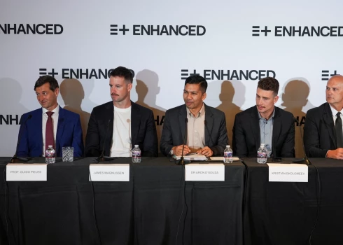 "Uzlaboto spēļu" rīkotāji Lavegasā preses konferencē prezentē pēc gada gaidāmās sacensības.