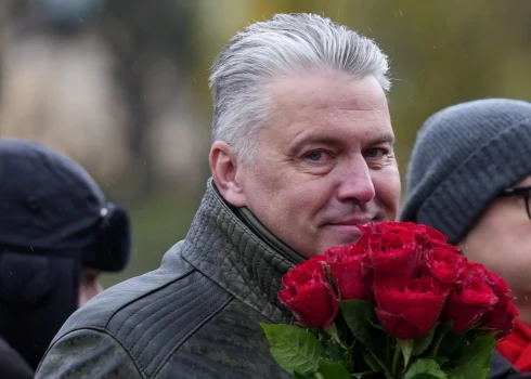 На вопрос, планирует ли он подать в отставку, Юрис Янсонс ответил, что окончательного решения пока нет. 