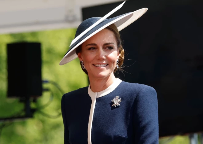 Princeses Ketrīnas stils kara kuģa HMS Glāzgova nosaukšanas ceremonijā.