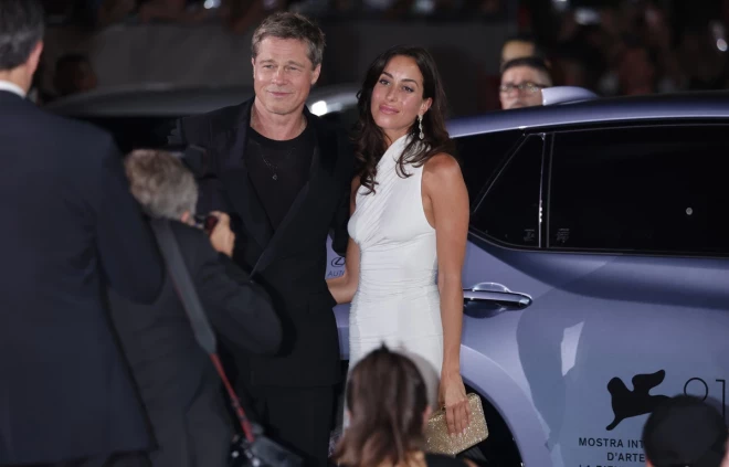 Сейчас актер встречается с Инес де Рамон.