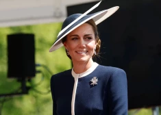 Princeses Ketrīnas flotes iedvesmotais stils -  tieši kā no karaļnama modes grāmatas. Arī Diānai bija līdzīgs tērps