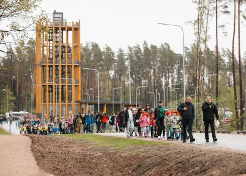 23.maijā, "Latvijas Meža dienu" pirmajā dienā, Tērvetē pulcējās gandrīz 10 tūkstoši skolēnu no visas Latvijas. 