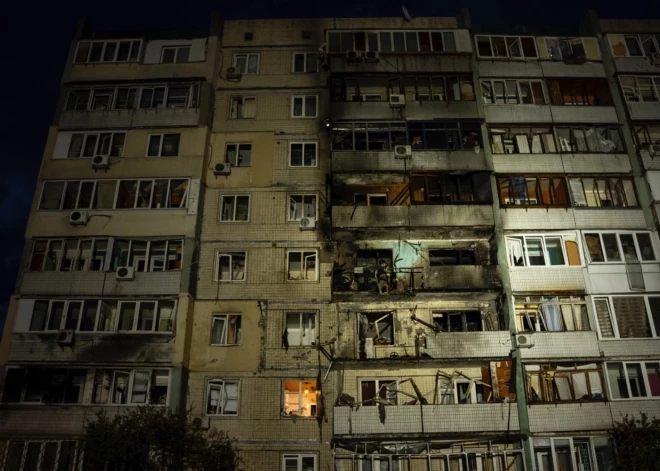 Krievu dronu un raķešu triecienā Kijivai ievainoti astoņi cilvēki