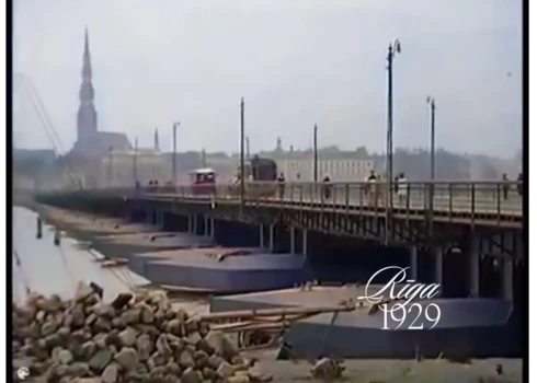 На месте нынешнего Каменного моста раньше был понтонный.