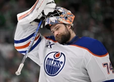 Skiners trešo reizi izslēgšanas spēlēs nostāv "sausā" un palīdz "Oilers" panākt neizšķirtu sērijā