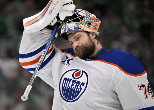 "Oilers" vārtsargs Stjuarts Skiners.