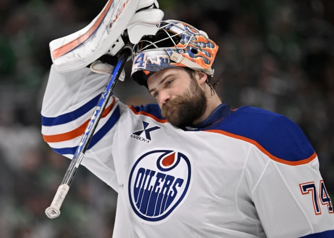 Skiners trešo reizi izslēgšanas spēlēs nostāv "sausā" un palīdz "Oilers" panākt neizšķirtu sērijā